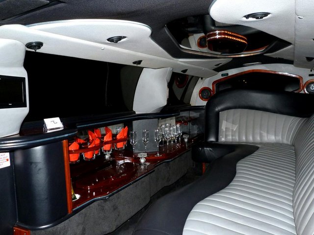 Baby Bentley Chrysler | The Stretch Limo Company gallery image 4