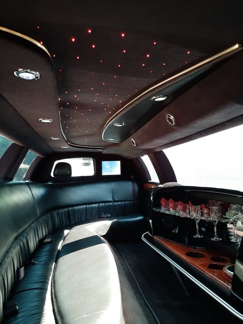 Ford Lincoln Town Car | The Stretch Limo Company gallery image 1