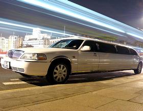 Limo hire Surrey. Ford Lincoln stretch limousine.