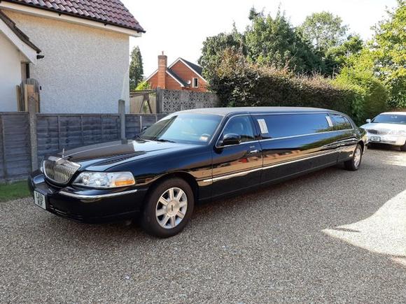 Limo hire Surrey. Ford Lincoln Town Car 120